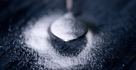 Co to jest stewia? Właściwości naturalnego słodzika